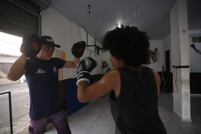 Boxe recreativo ganha adeptos, afasta o sedentarismo e leva saúde